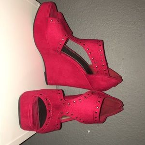 Fioni wedge heels red size 8 1/2